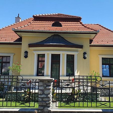 Várkert Deluxe Apartmanház Miskolc Exterior foto