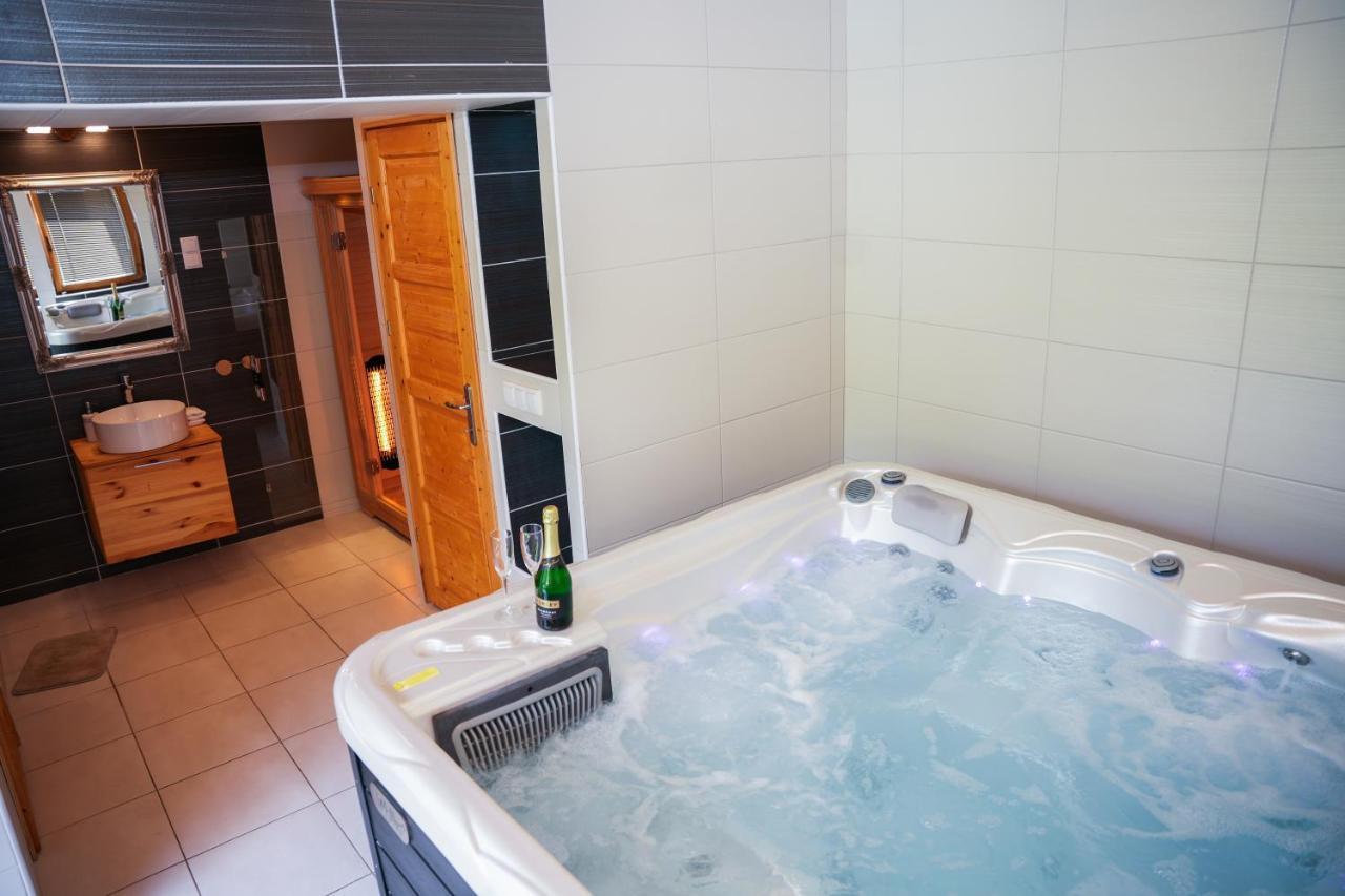 Várkert Deluxe Apartmanház Miskolc Exterior foto