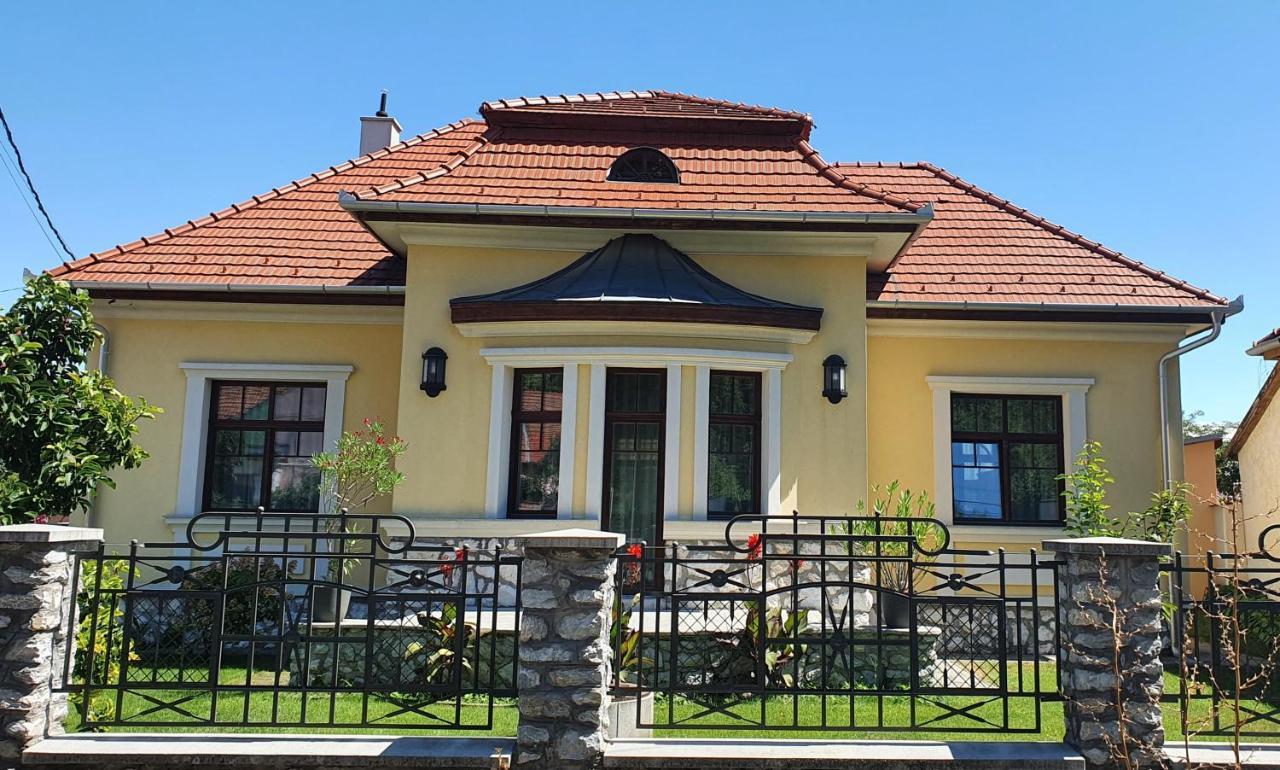 Várkert Deluxe Apartmanház Miskolc Exterior foto