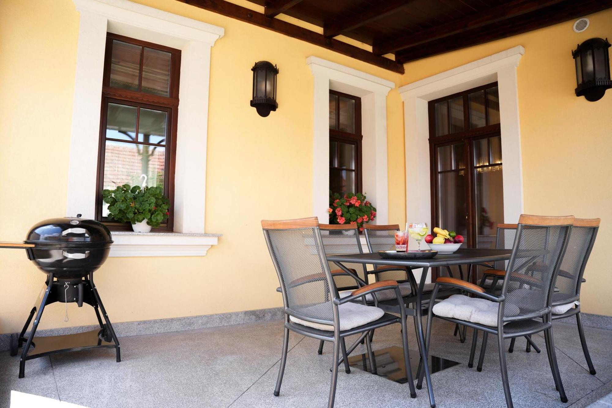 Várkert Deluxe Apartmanház Miskolc Exterior foto