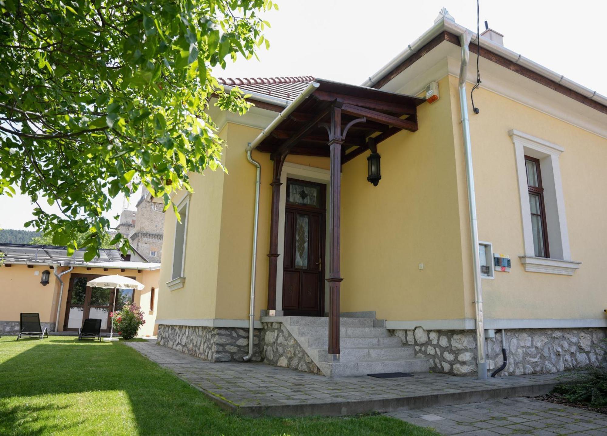 Várkert Deluxe Apartmanház Miskolc Exterior foto