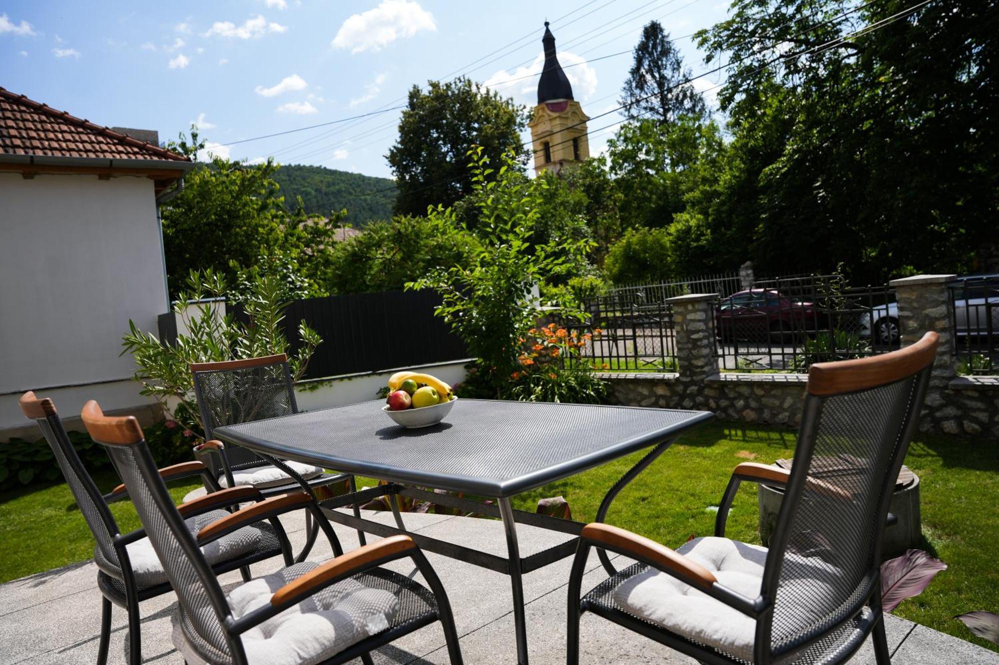 Várkert Deluxe Apartmanház Miskolc Exterior foto